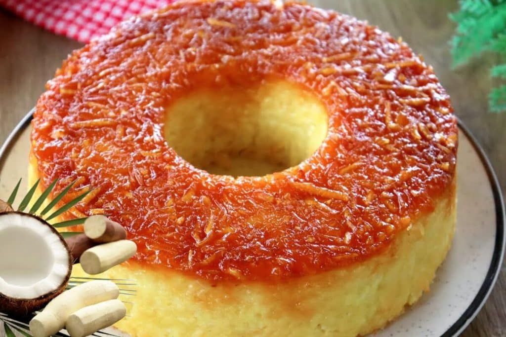 Bolo de mandioca com coco